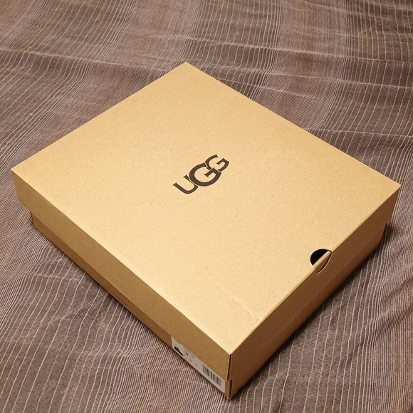 UGG Adiroam Hiker boot brown black women's size 9 - Picture 2 of 12